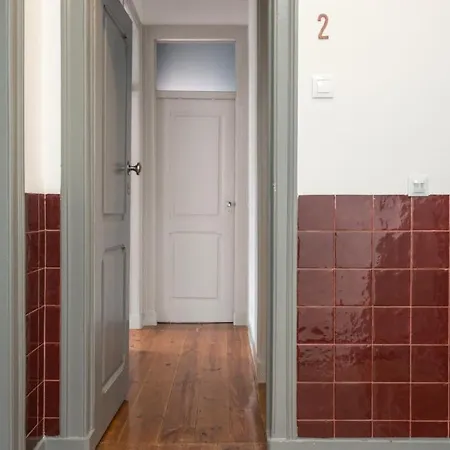 Apartment Plum Guide - Quicksilver *